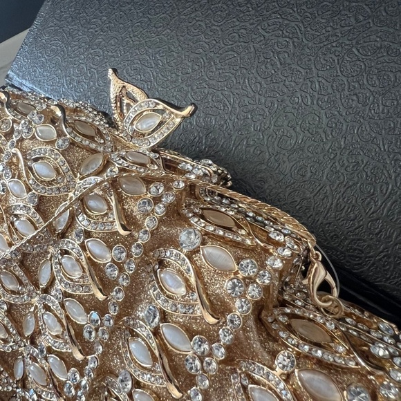 Gold Crystal Stone Clutch with Long Chain ✨✨HP✨✨ - Picture 6 of 16